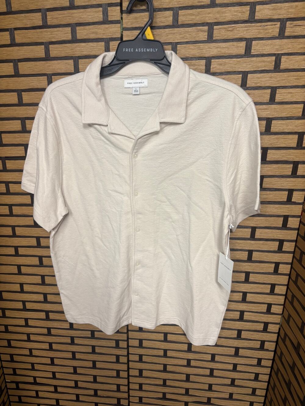 Free Assembly Almond Short Sleeve Button Down Shirt‎ Size Large